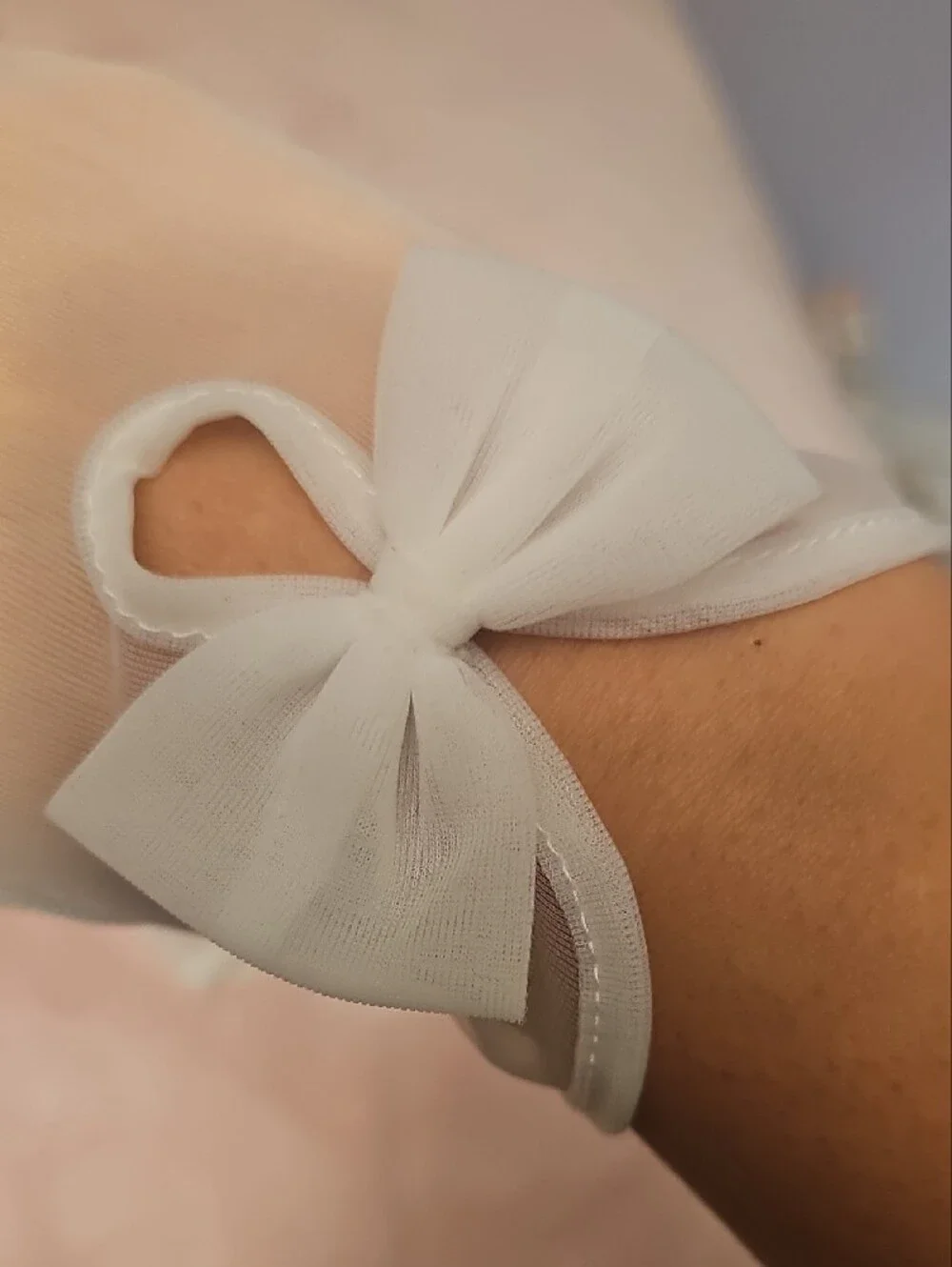 Sheer White Bow-Accent Ladies Gloves